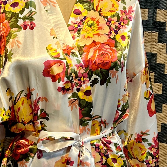 Fall flower bouquet silky midi wrap robe silky satin botanical floral loungewear - Picture 6 of 11